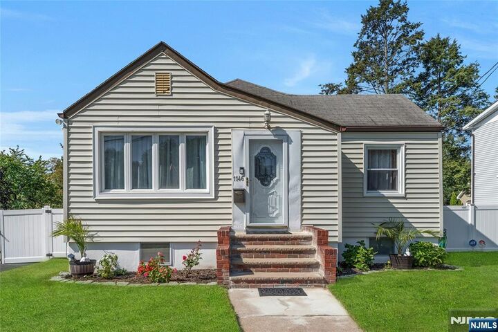 Property Photo:  1146 Roosevelt Avenue  NJ 07646 
