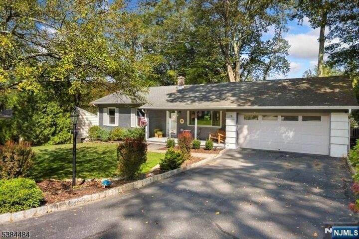 Property Photo:  15 Upper High Crest Drive  NJ 07480 