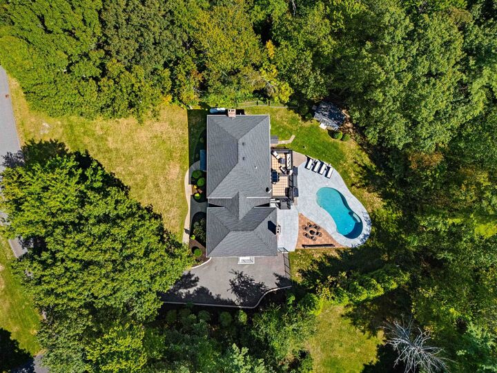 Property Photo:  28 Fox Run Lane  NH 03079 