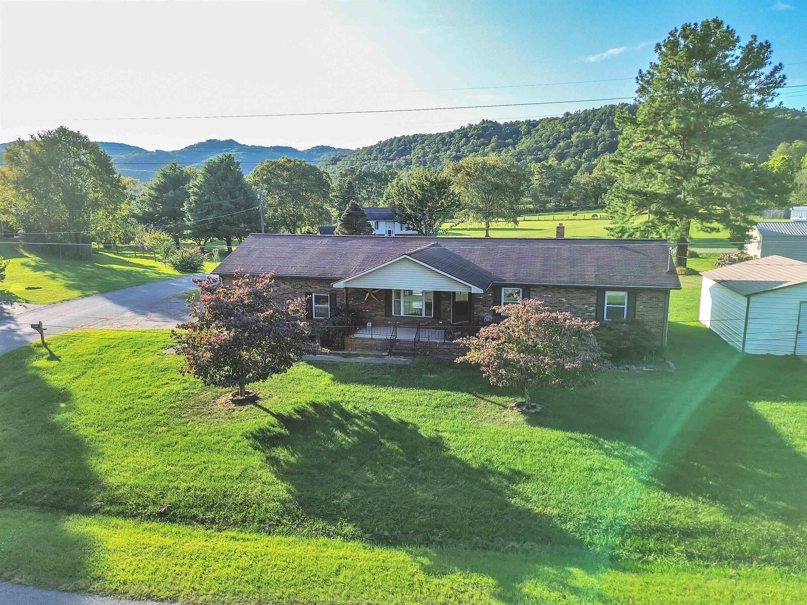 Property Photo: 400 Risley Circle VA 24093