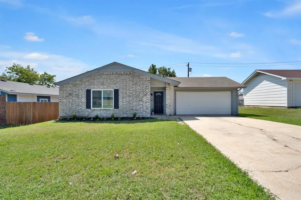 Property Photo: 1113 Bronner Drive TX 75407