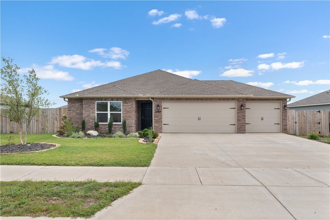 Property Photo:  2704 Murphy Street  AR 72751 