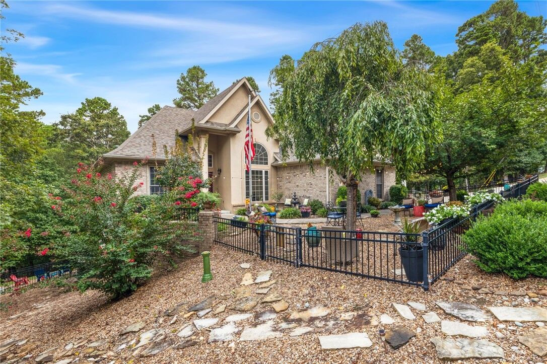 Property Photo:  6 Beaconsfield Lane  AR 72714 