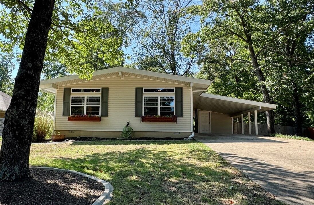 Property Photo:  12 Brierfield Lane  AR 72714 