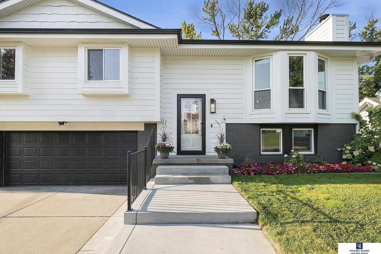 Property Photo:  1701 Thurston Avenue  NE 68005 