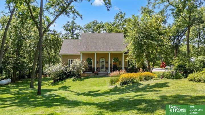 Property Photo:  9614 N 35th Street  NE 68112 