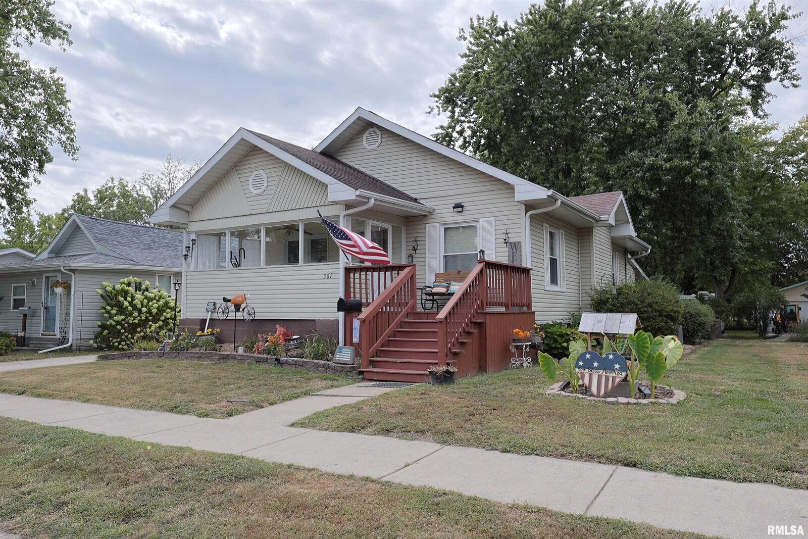 Property Photo: 307 S Pruyn Street IL 62881