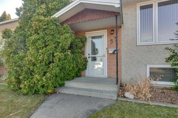 Property Photo:  37 Mitchell Avenue  AB T4N 0L7 