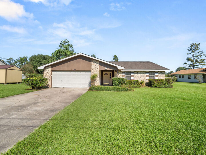 Property Photo:  134 P W West Dr  LA 70634 