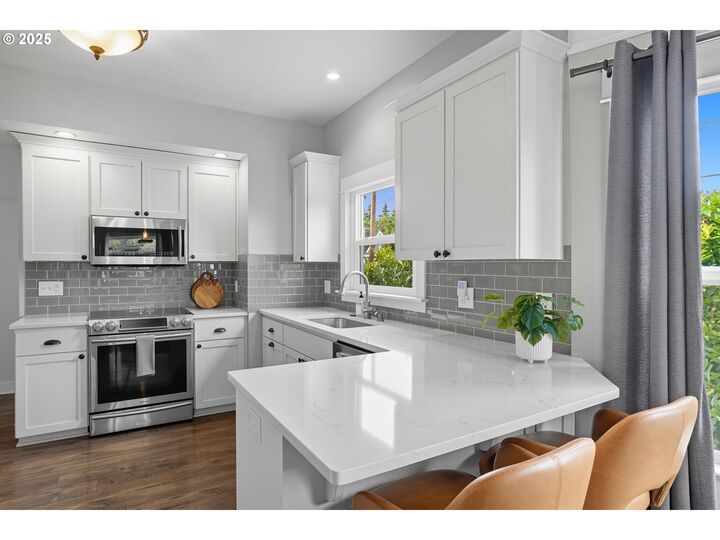 Property Photo: 6606 SE Steele St OR 97206