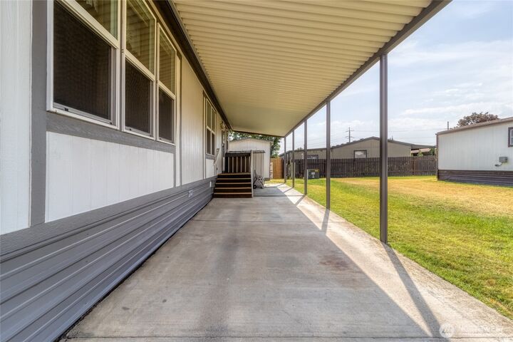 Property Photo:  974 NE Chelan Street  WA 99324 