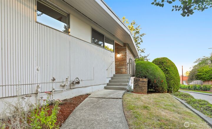 Property Photo: 650 W Cremona Street WA 98119
