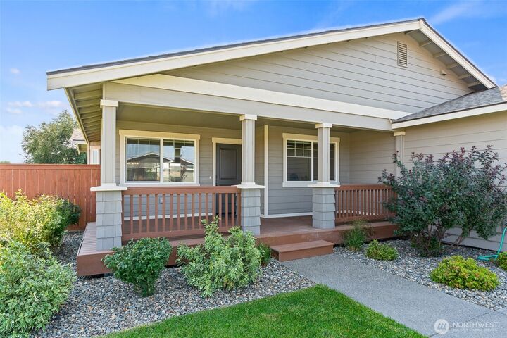 Property Photo: 1108 E Twilight Lane WA 98926