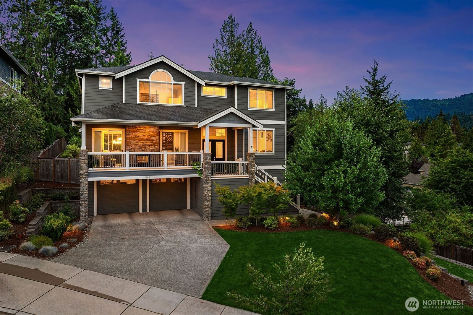 Property Photo: 961 NW Pickering Street WA 98027