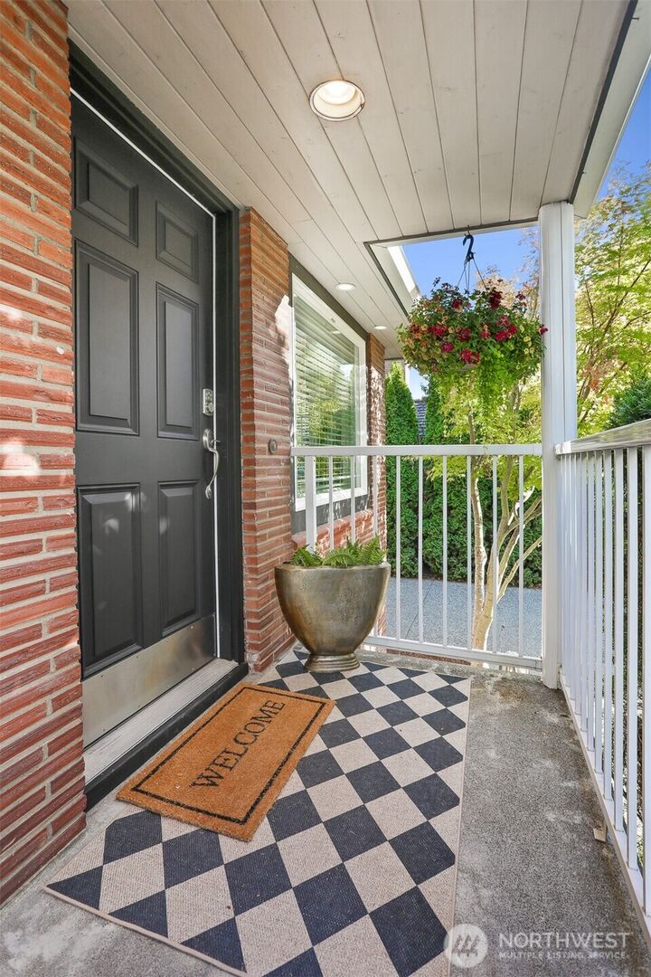 Property Photo: 9044 15th Avenue NW WA 98117