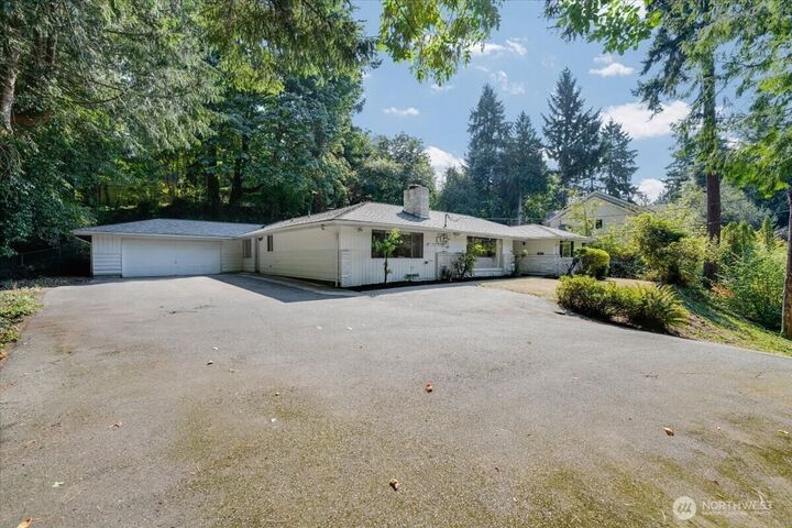 Property Photo:  4332 W Mercer Way  WA 98040 
