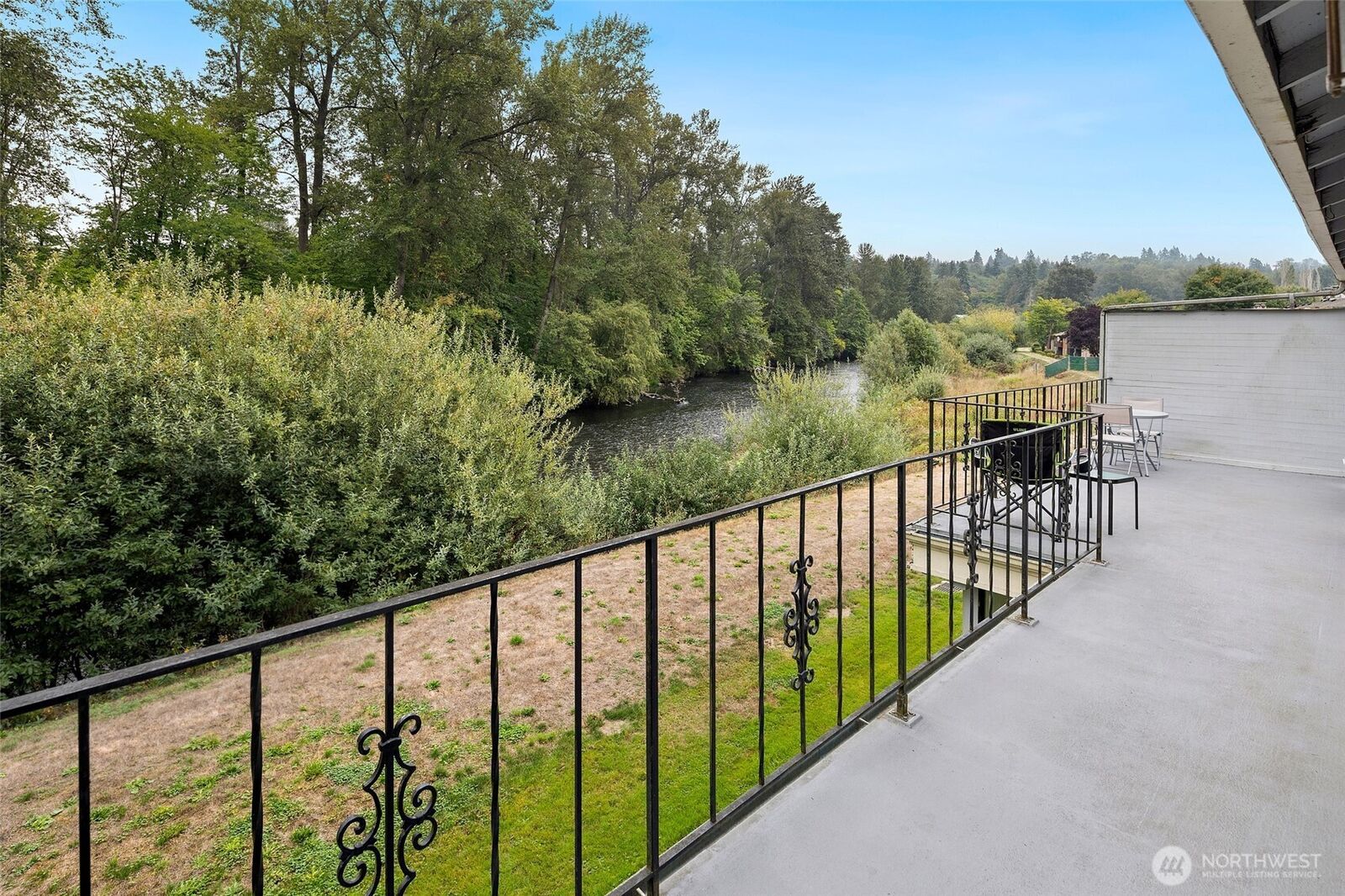 Property Photo: 1519 22nd Street NE 1533 WA 98002