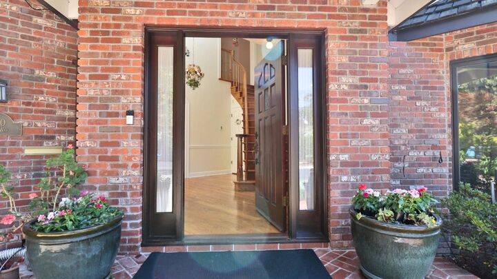 Property Photo:  200 Iris Way  CA 94303 