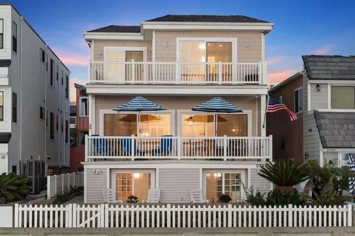 Property Photo:  2740 Ocean Front Walk  CA 92109 