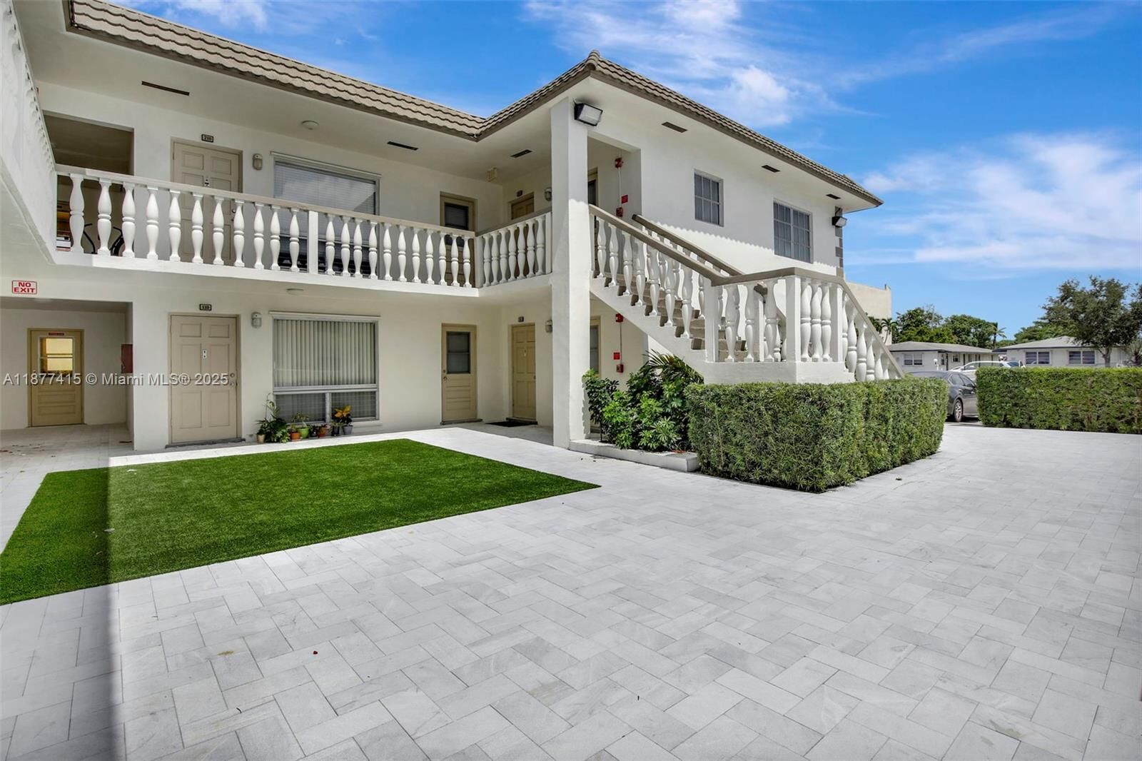 Property Photo: 5450 Hollywood Blvd 104 FL 33021