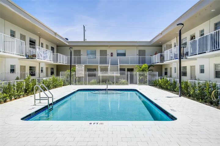 Property Photo:  1720 Cleveland St 106E  FL 33020 