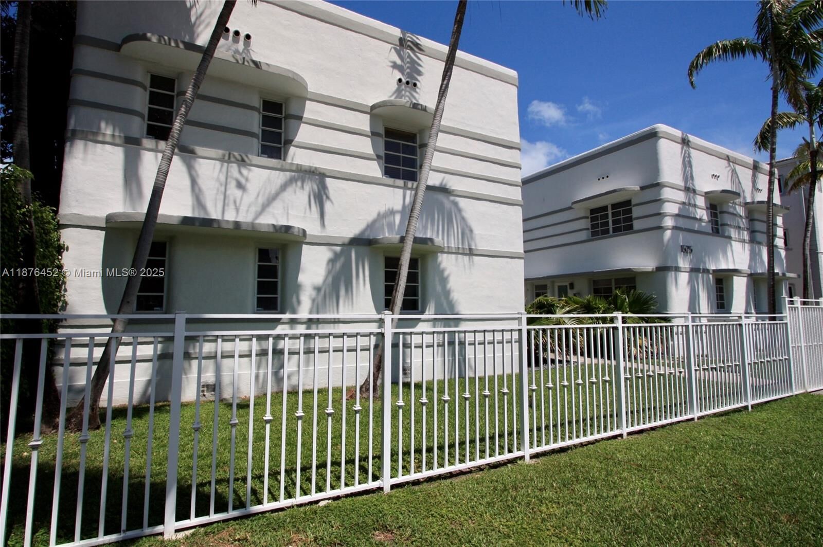 Property Photo: 1525 Pennsylvania Ave 17 FL 33139