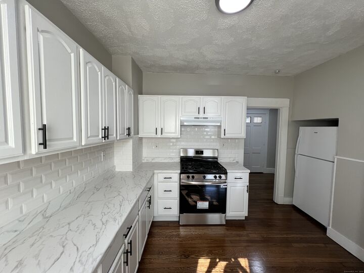 Property Photo:  869 Woodward Avenue  CT 06512 