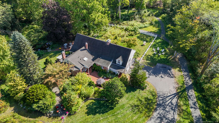 Property Photo:  14 Gledhill Lane  CT 06117 