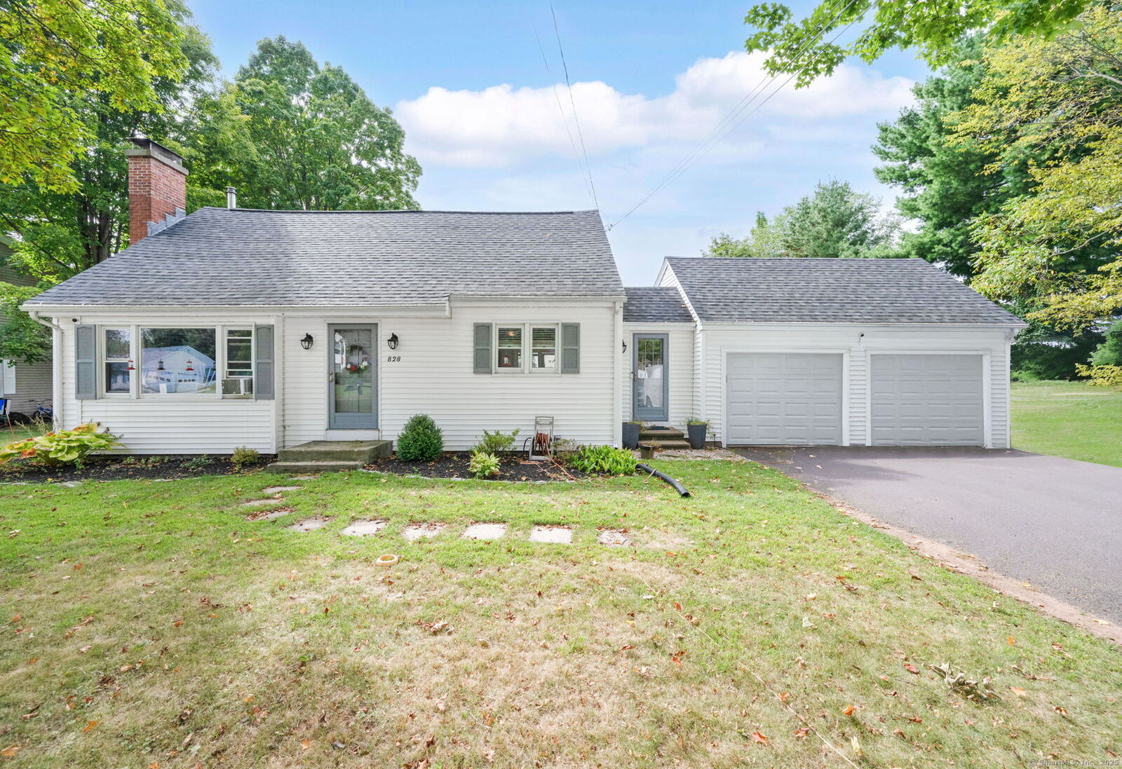 Property Photo:  828 Wells Road  CT 06109 