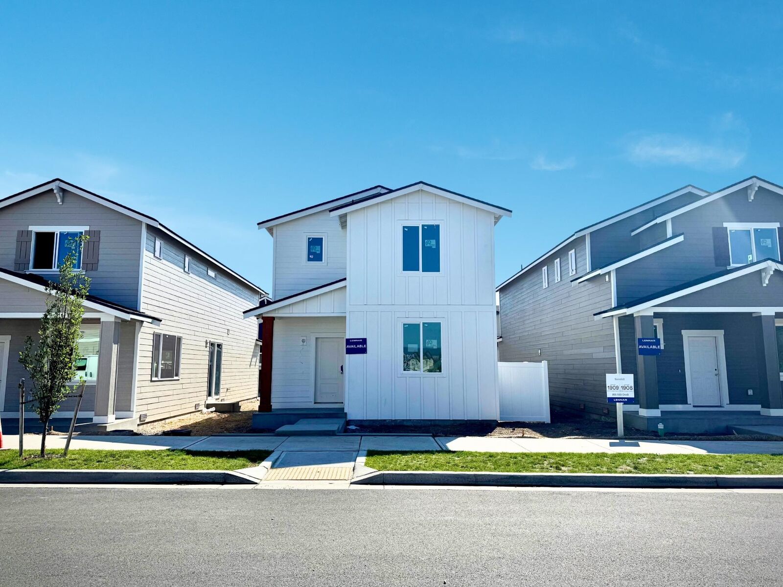 Property Photo: 24870 E Coopers Hawk Ln WA 99019