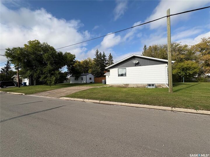 Property Photo: 302 Pitt Street SK S0A 3L0