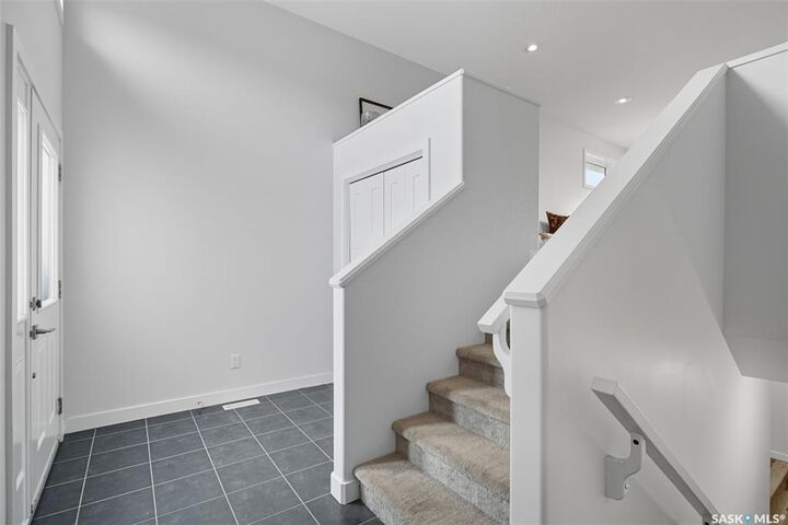 Property Photo: 383 Hassard Close SK S7L 4Z7