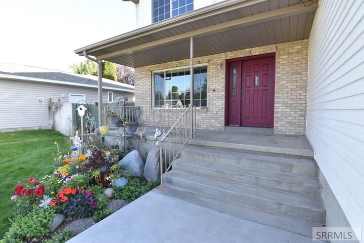 Property Photo: 193 Colonial Way ID 83404