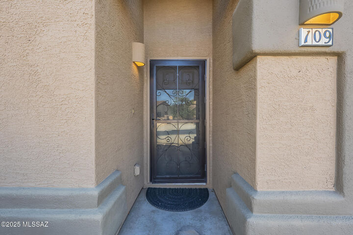 Property Photo:  109 W Calle Paso Suave  AZ 85629 