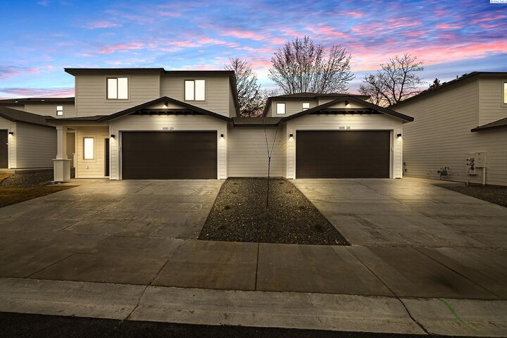 Property Photo: 1030 S Underwood Pl WA 99337