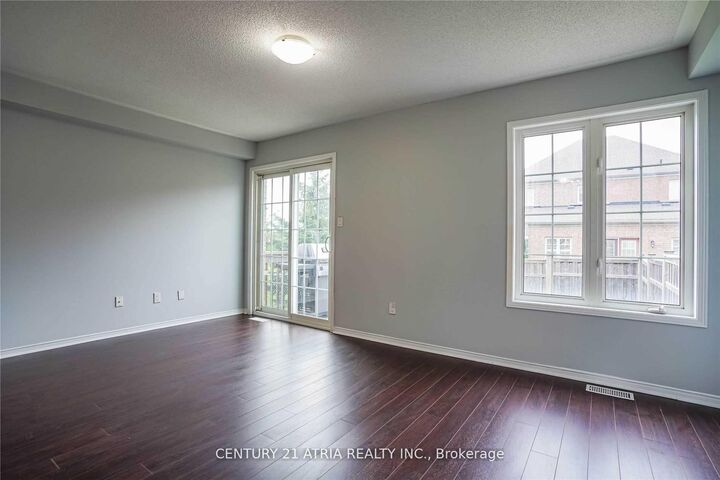 Property Photo:  1424 Rennie Street Main  ON L1K 0N8 