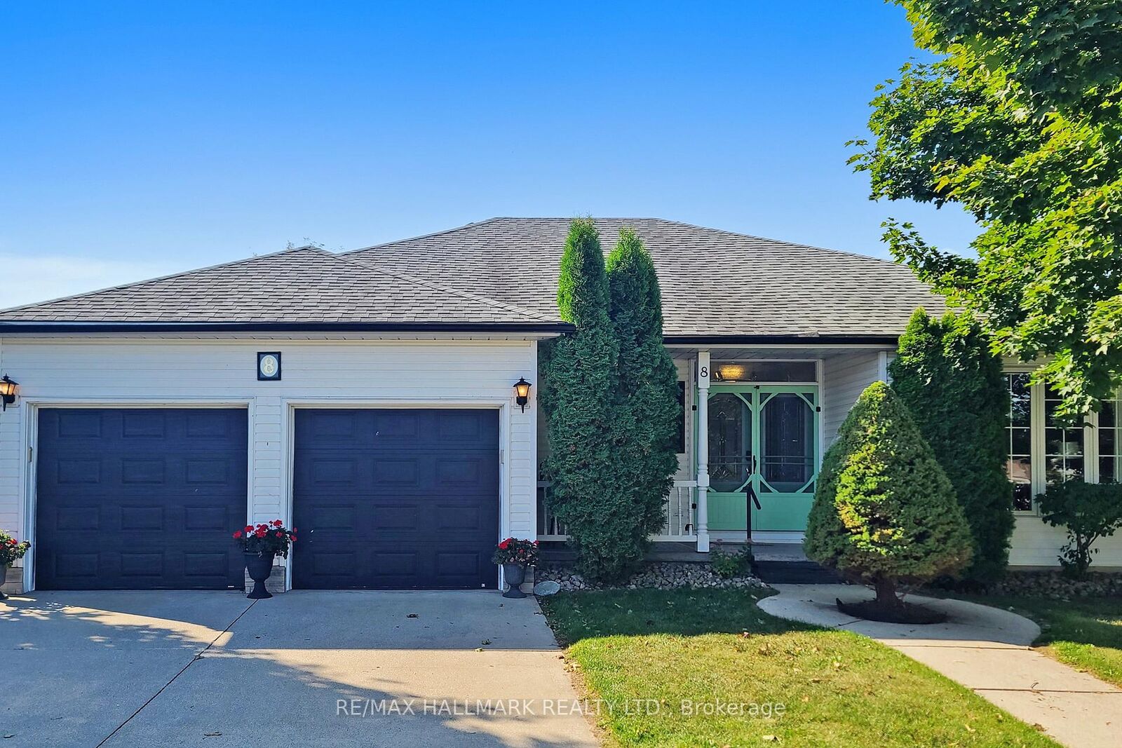Photo de la propriété:  8 Greenfield Place  ON N3A 2G6 