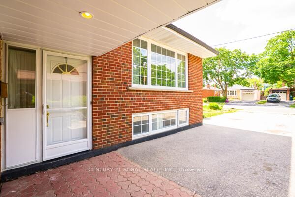 Property Photo: 97 Westhampton Drive ON M9R 1Y1