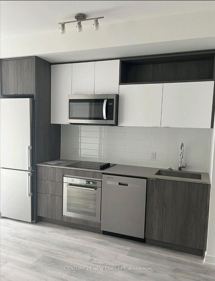 Property Photo:  60 Princess Street 816  ON M5A 2C7 
