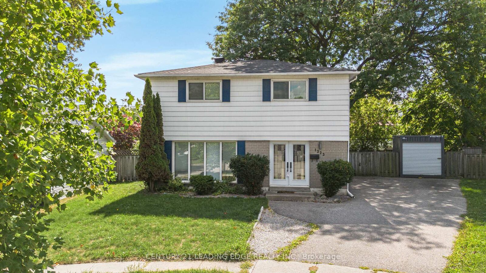 Property Photo:  1323 Poprad Avenue  ON L1W 1K9 