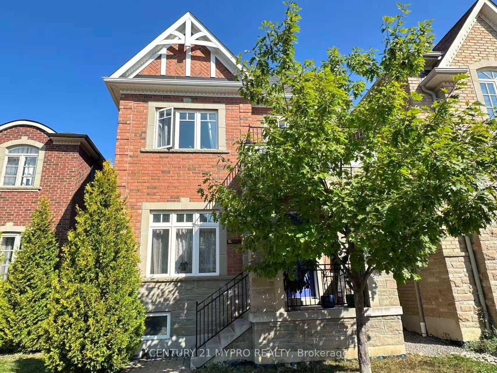 Photo de la propriété:  26 Plantain Lane  ON L4E 1B9 