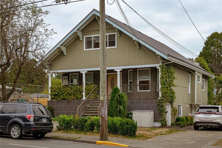 3015 Quadra St  Victoria BC V8T 4G2 photo