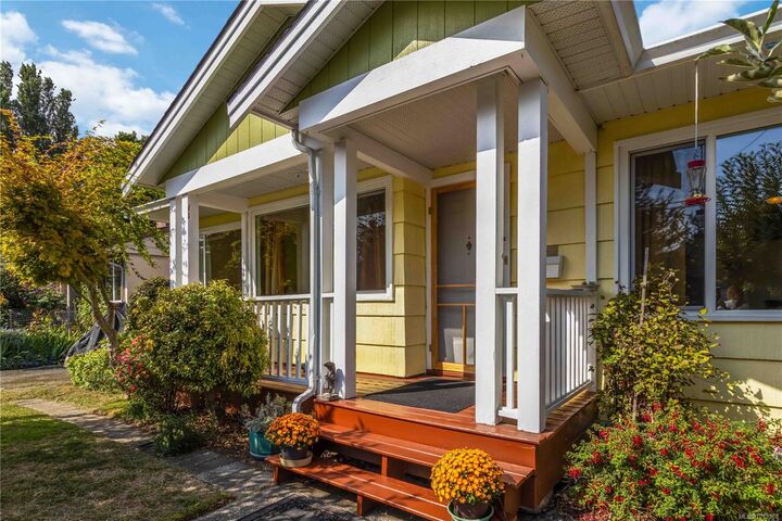 Property Photo:  1204 Haultain St  BC V8T 1V7 