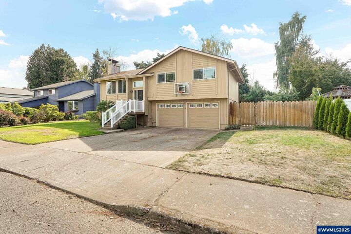 Property Photo: 1926 Modoc Dr NE OR 97303