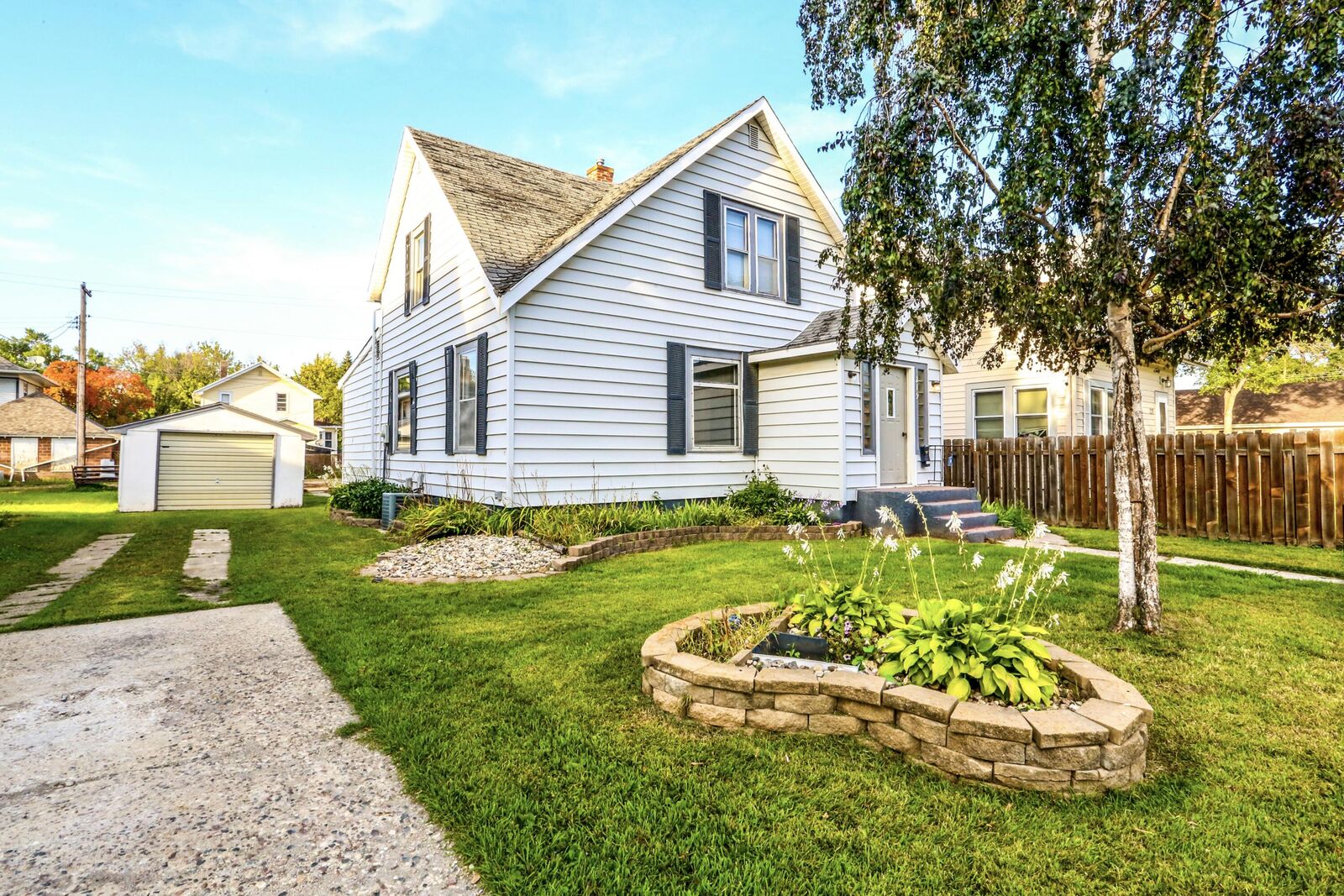 Property Photo: 219 NE 7th Ave SD 57401
