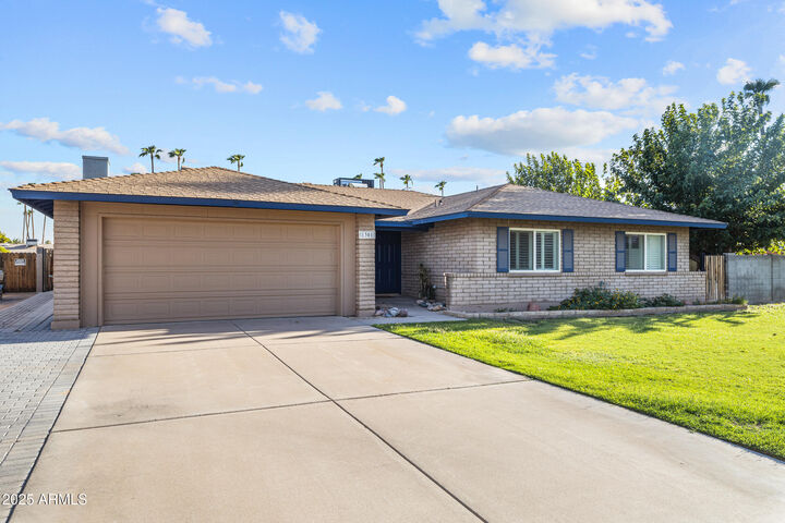 Property Photo: 1301 E Watson Drive AZ 85283