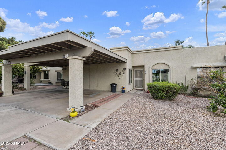 Property Photo: 611 S Desert Flower Drive AZ 85208