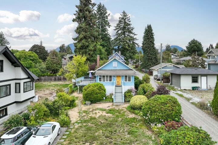 534 E 9th Street  North Vancouver BC V7L 2B5 photo