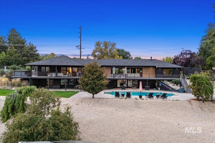 Property Photo:  3200 N Mountain View Dr  ID 83704-4635 