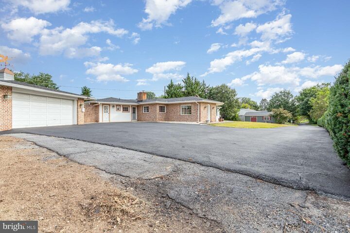 Property Photo:  132 Sunny Slope Lane  PA 17545 